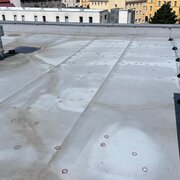 Defektoskopie střechy se solárními panely